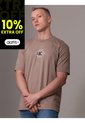 Camiseta Beige Con Gráfico De Sello NYC Calvin Klein de Calvin Klein