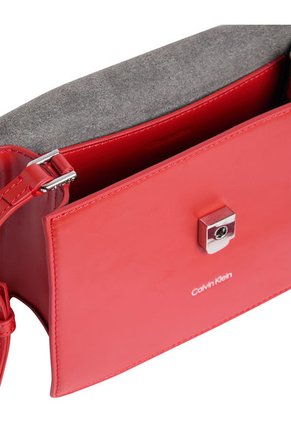 Bolso Rojo De Mano Con Solapa Calvin Klein