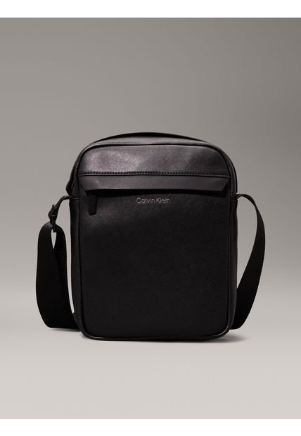 Bolso Negro Essential Reporter Calvin Klein