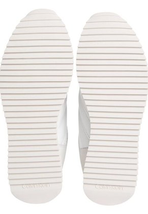 Tenis Blanco Runner De Cuero Y Monograma Calvin Klein