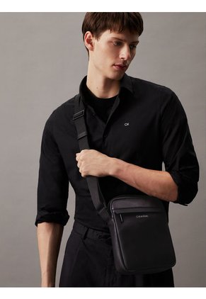 Bolso Negro Essential Reporter Calvin Klein