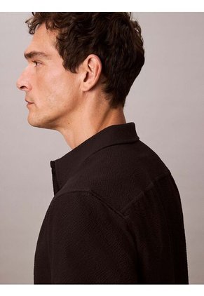 Camisa Negra Classic De Tejido Arrugado Calvin Klein