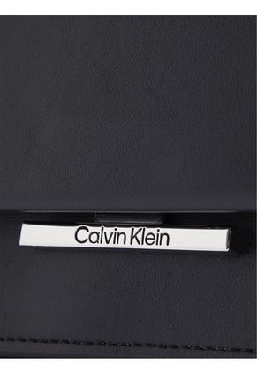 Bolso Negro Cruzado Con Solapa Y Cierre De Broche Calvin Klein