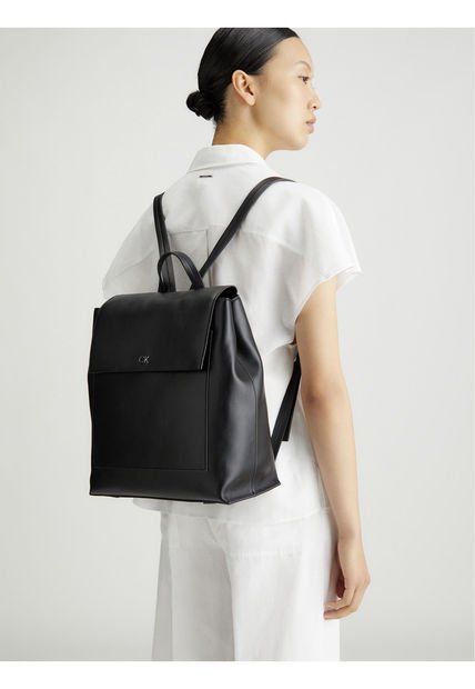 Morral Negro Con Solapa Calvin Klein