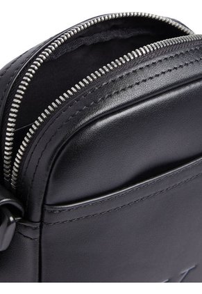 Bolso Negro Reporter Con Monograma Calvin Klein
