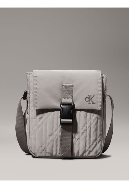 Bolso Gris Reporter Con Solapa Y Broche Calvin Klein