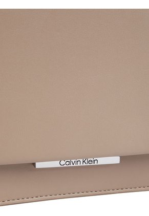 Bolso Beige Cruzado Con Solapa Y Cierre De Broche Calvin Klein