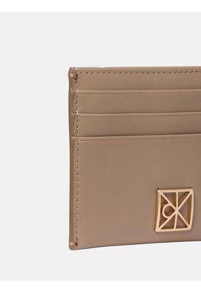 Tarjetero Beige De Cuero Emblemático Calvin Klein