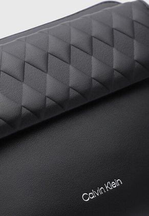 Bolso Manos Libres Calvin Klein Mini Quilt Negro