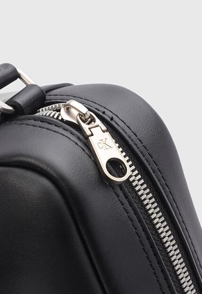 Bolso Manos Libres Calvin Klein Negro