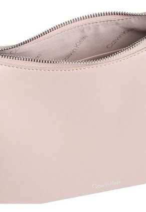Bolso Rosado Cruzado Con Mini Logo Grabado Calvin Klein