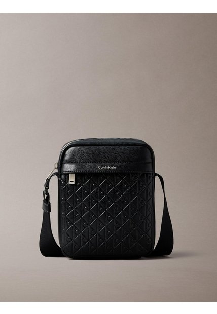 Bolso Negro Reporter Con Monograma Grabado Integral Calvin Klein