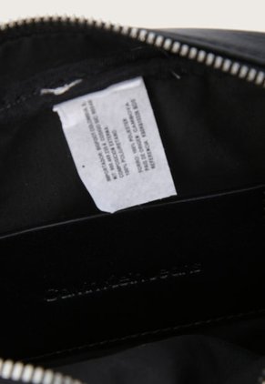 Bolso Manos Libres Negro Calvin Klein
