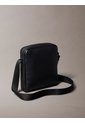 Bolso Negro Reporter Con Logo Monograma Grabado Calvin Klein de Calvin Klein