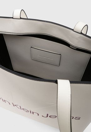 Bolso Calvin Klein Sclupted Marfil