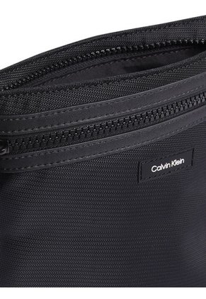 Bolso Negro Negro Negro Cruzado Essentials Plana Calvin Klein