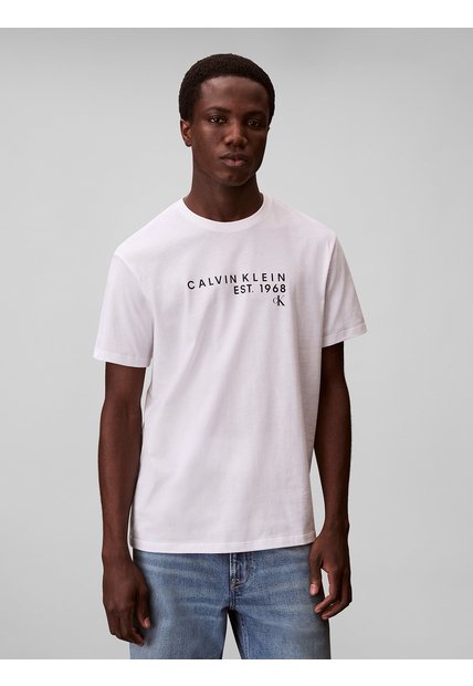 Camiseta Blanca Con Gráfico De Logo Calvin Klein