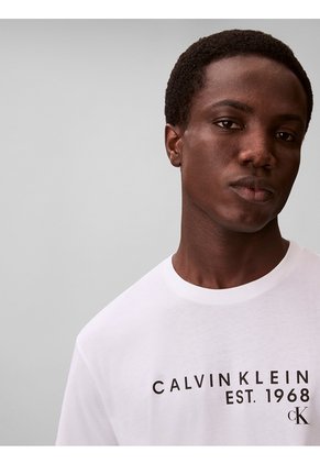 Camiseta Blanca Con Gráfico De Logo Calvin Klein