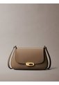 Bolso Beige Cruzado Mediano Con Solapa Calvin Klein de Calvin Klein