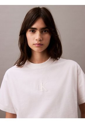 Camiseta Blanca Cropped Con Monograma Calvin Klein