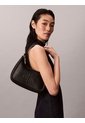 Bolso Negro De Hombro Con Logo Monograma Grabado Calvin Klein de Calvin Klein