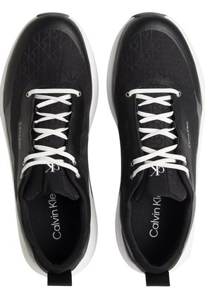 Tenis Negro Chunky Runner Lace Calvin Klein