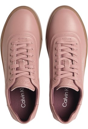 Tenis Rosa Con Logo Tonal De Cuero - Brooke Calvin Klein