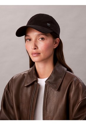 Gorra Negra De Béisbol Con Aplique Metálico De Logo Calvin Klein