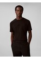 Camiseta Negra Con Emblema En Relieve Calvin Klein de Calvin Klein