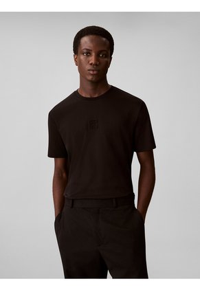Camiseta Negra Con Emblema En Relieve Calvin Klein