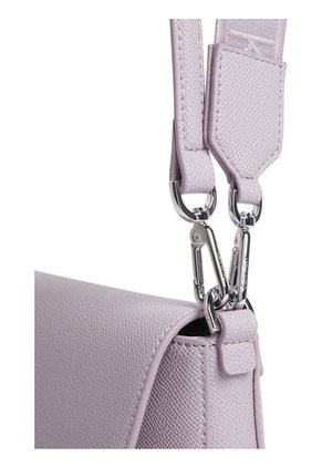 Bolso Morado De Hombro Convertible - CK Must Calvin Klein