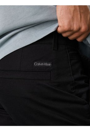 Pantalones Negro Chinos Tapered Calvin Klein