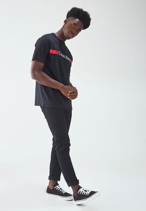 Camiseta Negro-Blanco-Rojo Calvin Klein
