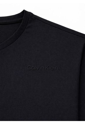 Camiseta Negra Solid Liquid Con Logo Calvin Klein