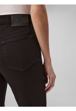 Jeans Negro De Corte Acampanado Con Talle Alto Calvin Klein