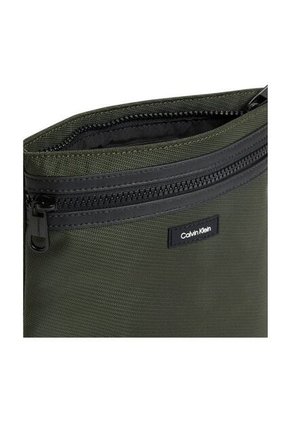 Bolso Verde Cruzado Essentials Plana Calvin Klein