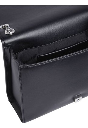Bolso Negro Con Solapa Acolchado Calvin Klein