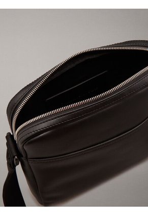 Bolso Negro Reporter Suave Con Monograma Calvin Klein