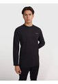 Camiseta Negra Manga Larga Con Logo Tape Calvin Klein de Calvin Klein