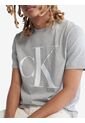 Camiseta Gris Con Monograma Calvin Klein de Calvin Klein