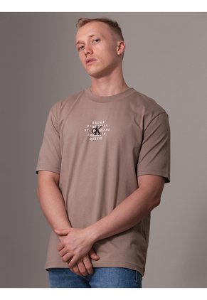 Camiseta Beige Con Gráfico De Sello NYC Calvin Klein