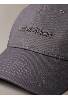 Gorra Gris Con Logotipo Bordado Calvin Klein
