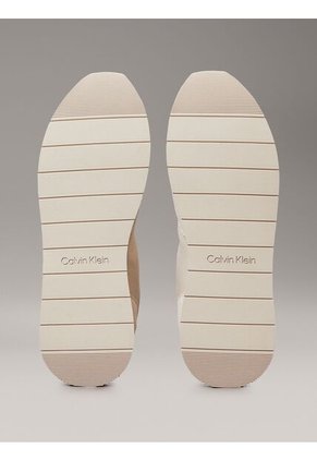 Tenis Beige De Perfil Bajo De Ante Calvin Klein