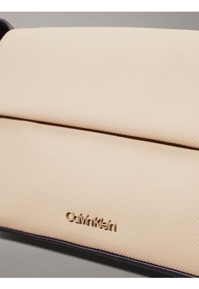 Bolso Beige Reporter Cuadrado Calvin Klein