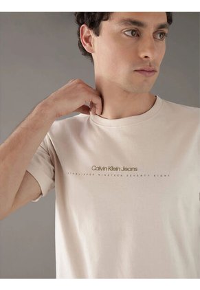 Camiseta Blanca Con Logo Pequeño Calvin Klein