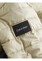 Chaqueta Beige De Plumas De Materiales Reciclados Calvin Klein de Calvin Klein