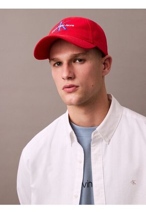 Gorra Roja Con Monograma Bordado Calvin Klein