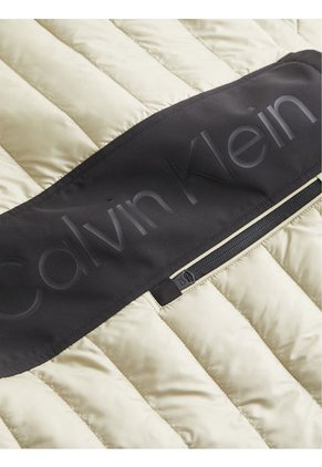 Chaqueta Beige De Plumas De Materiales Reciclados Calvin Klein