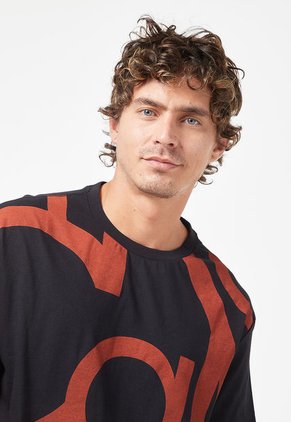 Camiseta Negro-Rojo Calvin Klein