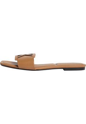 Sandalias Chocolate Planas Cuadradas Con Emblema Calvin Klein